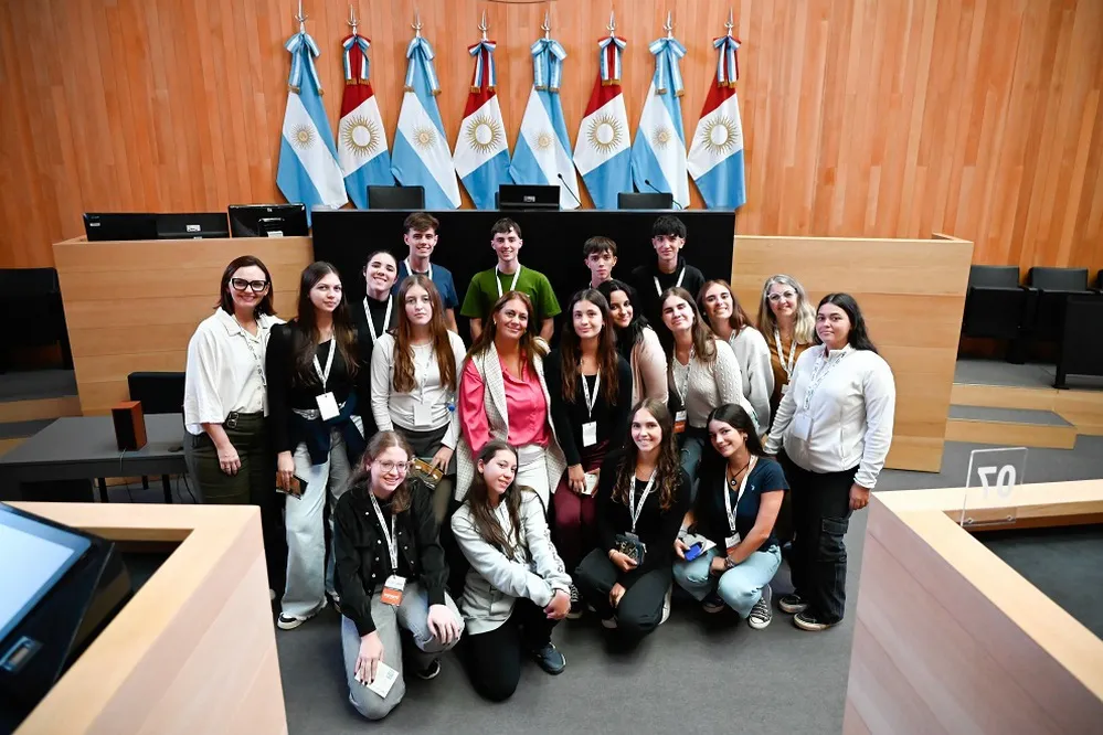 EL OBJETIVO FOTO LEGISLATURA VISITA GUIADA UNQUILLO BRASIL