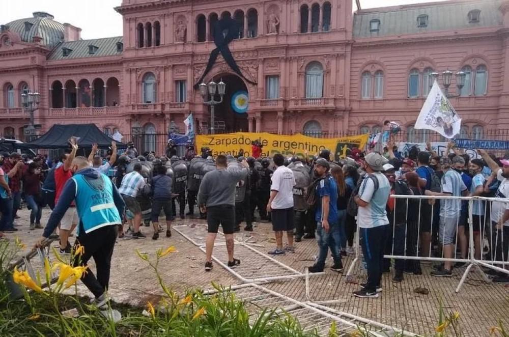 Disturbios-Casa Rosada-Maradona