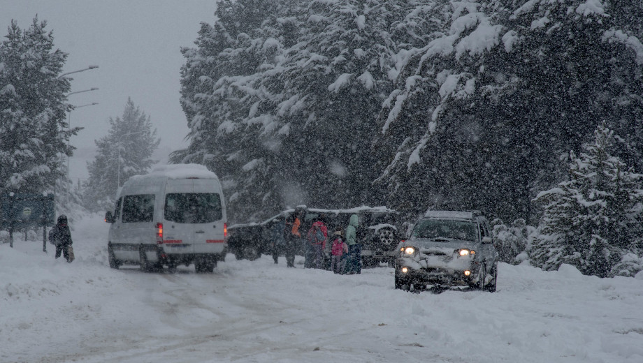 Nevadas Intensas Y Fuertes Vientos Castigan La Patagonia