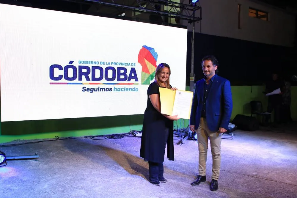 EL OBJETIVO FOTO PRUNOTTO AGUA DE ORO
