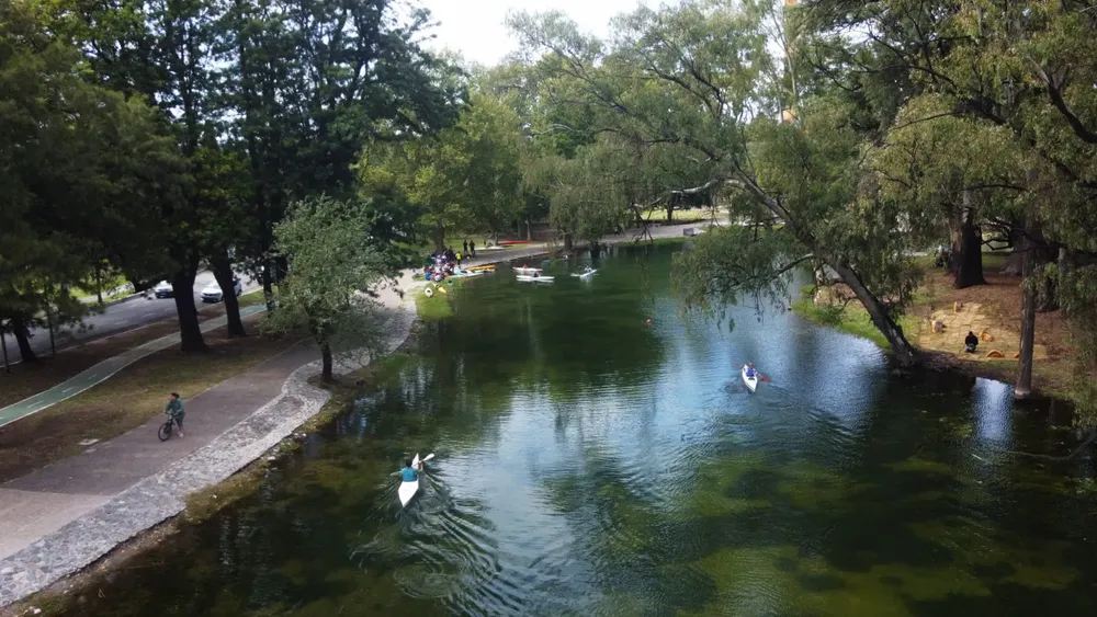 la laguna del parque sarmiento