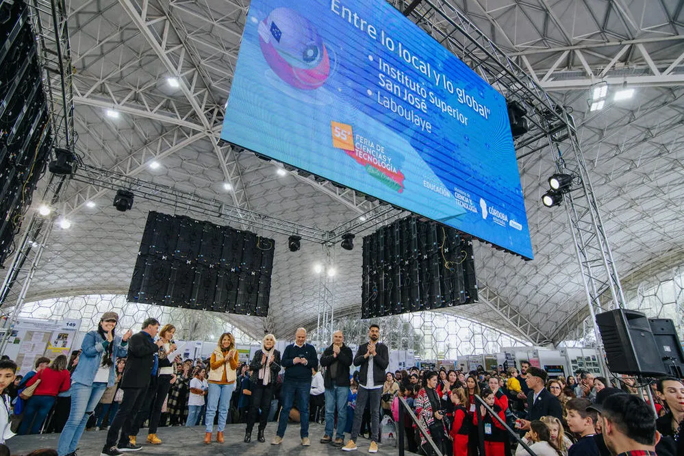 EL OBJETIVO FOTO FERIA DE CIENCIAS CBA 1