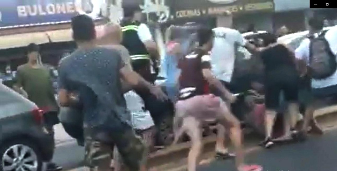 Batalla campal en carlos paz