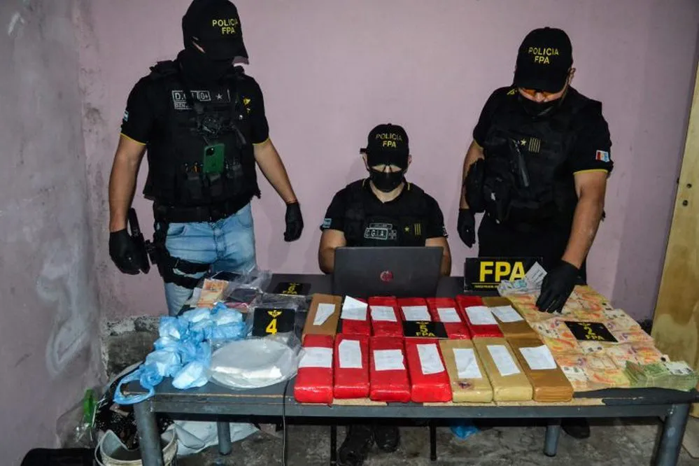 EL OBJETIVO FOTO FPA OPERATIVO 100 MIL DOSIS