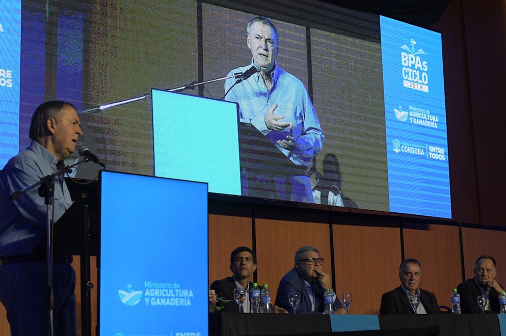 Schiaretti-entregó-programa-BPA-del-ciclo-2019-12