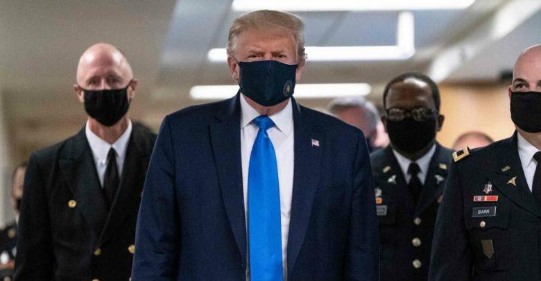 Trump con barbijo