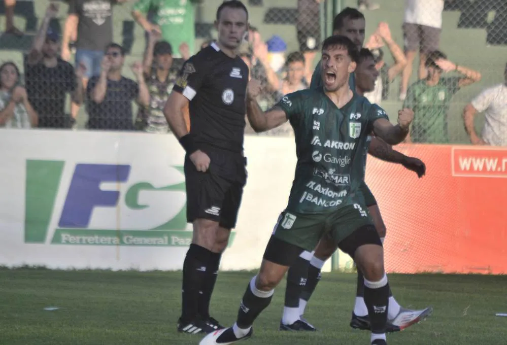 EL OBJETIVO FOTO SPORTIVO BELGRANO SPORTIVO LAS PAREJAS PRENSA SPORTIVO