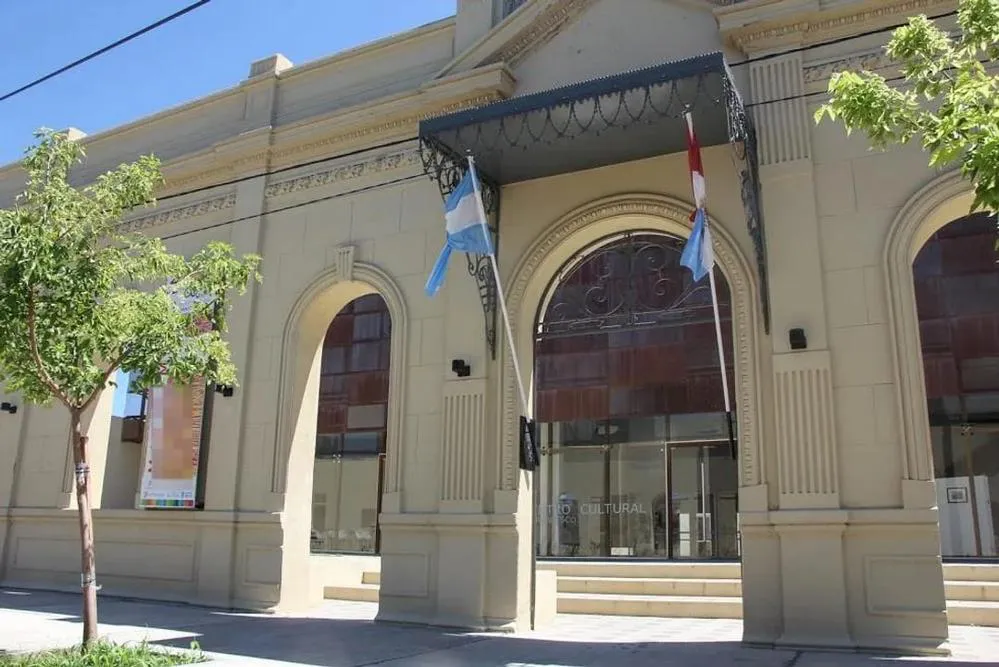 EL OBJETIVO FOTO SAN FRANCISCO CENTRO CULTURAL FRENTE