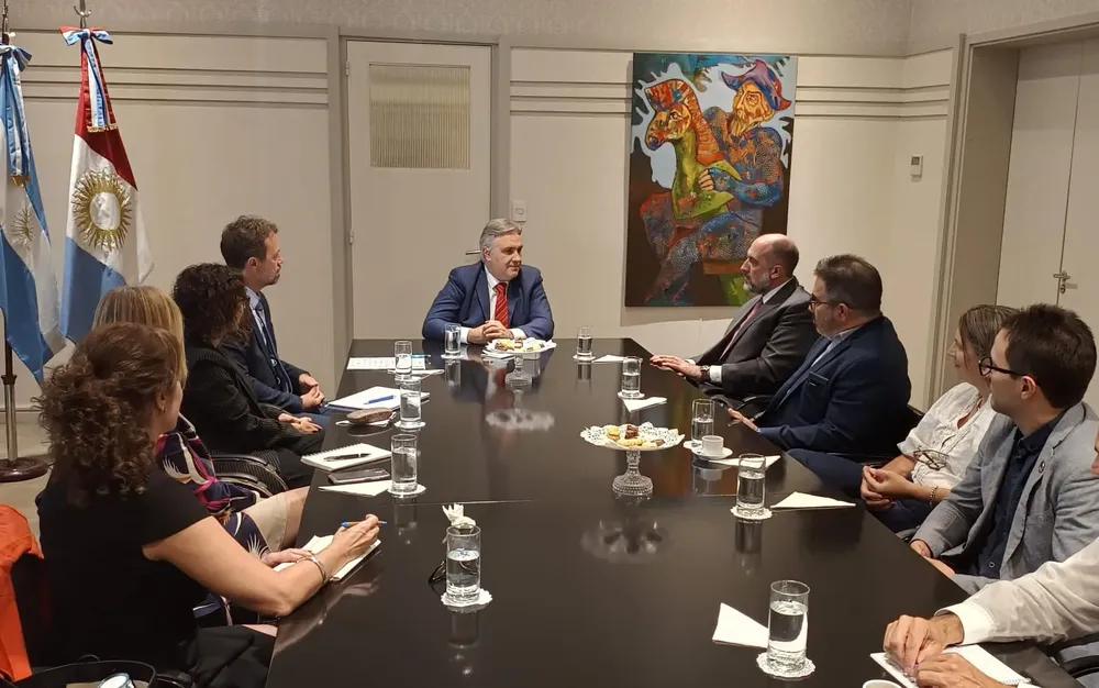reunión Llaryora