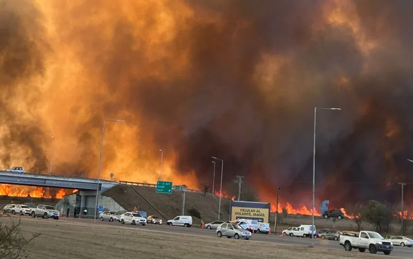incendios-autopista-carlos-paz_ cba.gov.ar