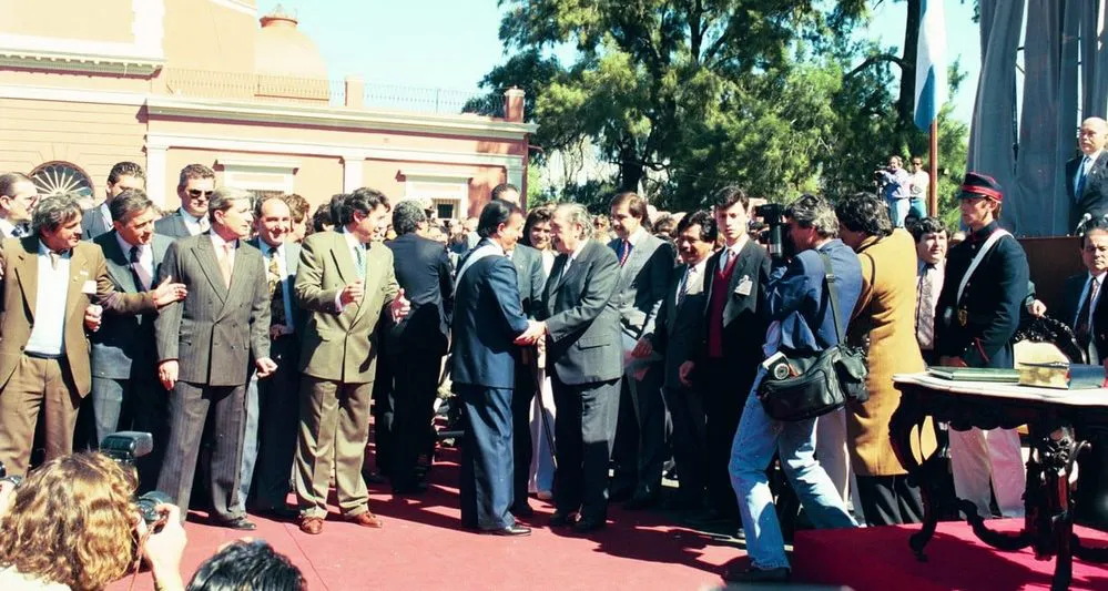 EL OBJETIVO FOTO CONSTITUCION MENEM ALFONSIN JURA