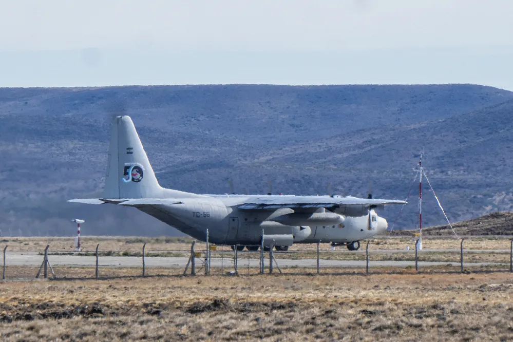 EL OBJETIVO FOTO MILEI ANTARTIDA AVION HERCULES TELAM