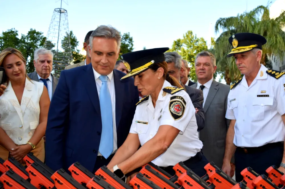 ARMAS NO LETALES A LA POLICÍA
