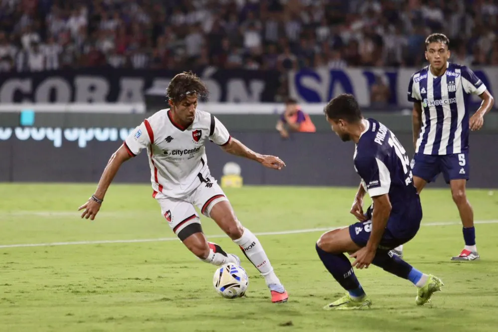EL OBJETIVO FOTO TALLERES NEWELLS APERTURA 2026 2 X
