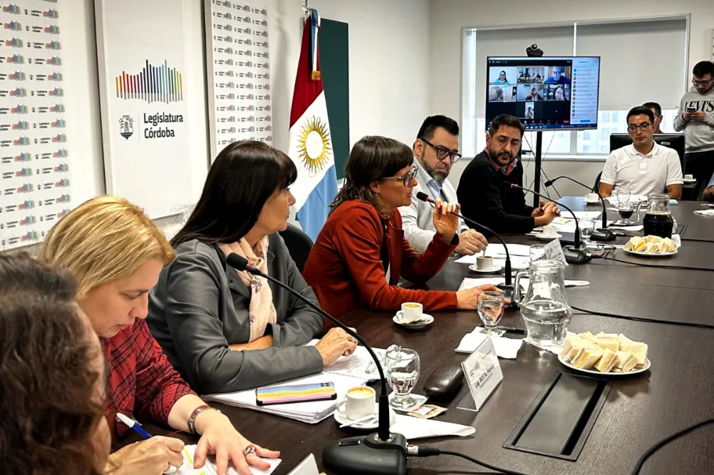 Apoyo de legisladores a investigadores 