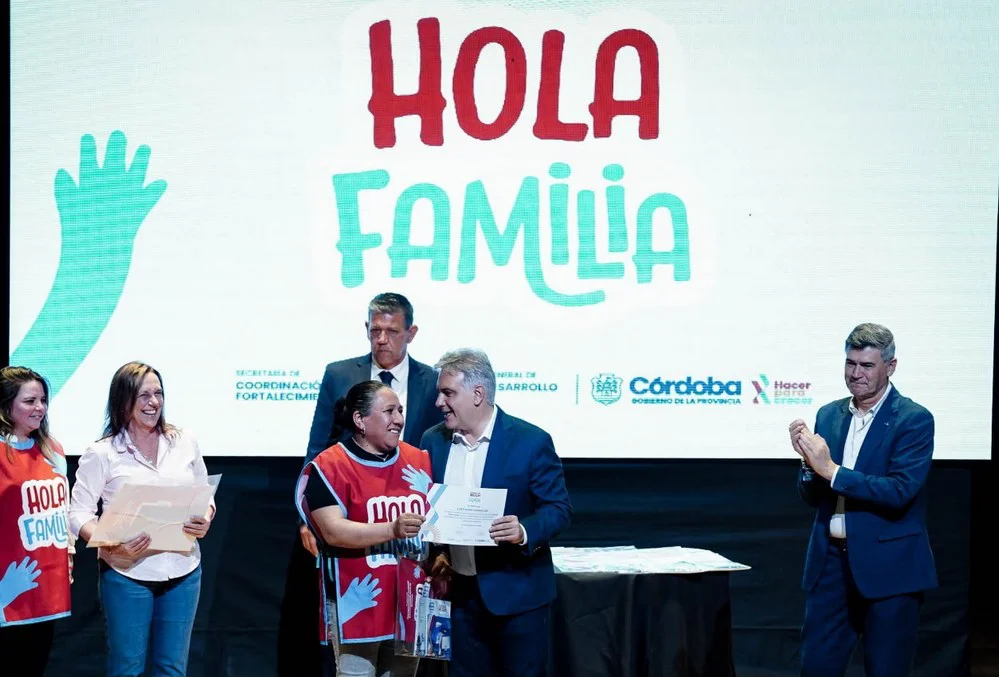EL OBJETIVO FOTO HOLA FAMILIA