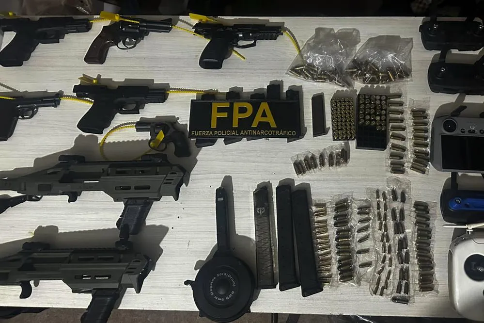 EL OBJETIVO FOTO FPA BANDA NARCO BOUWER