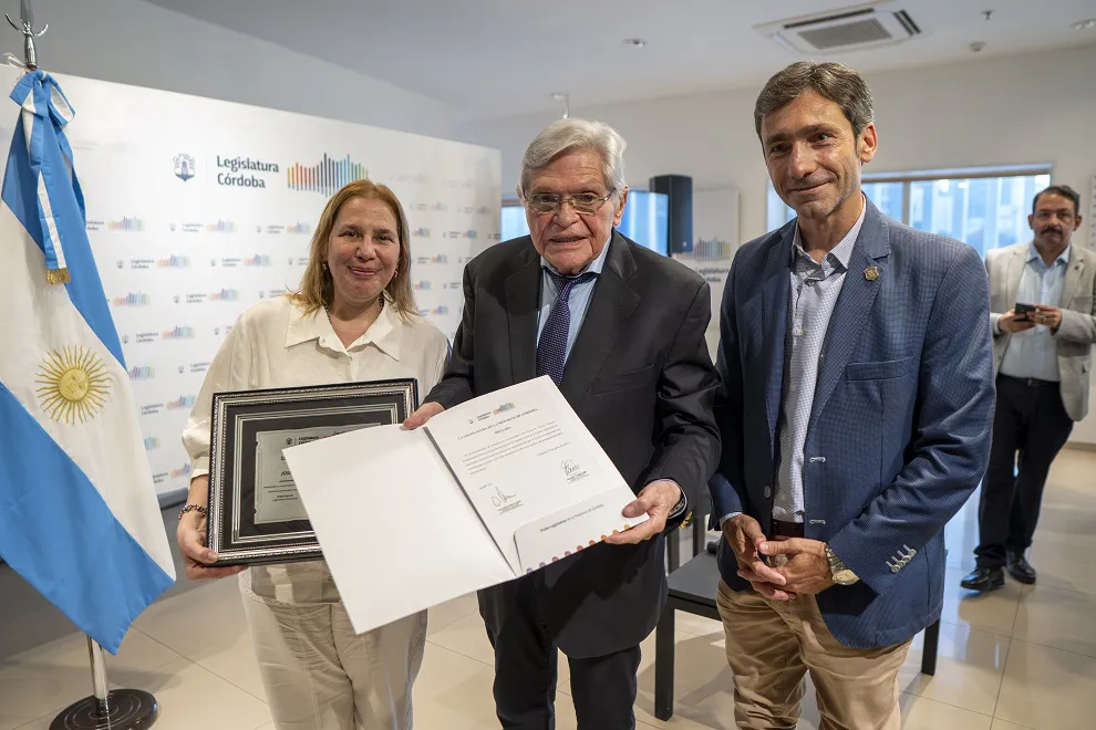 reconocimiento a Rony Vargas