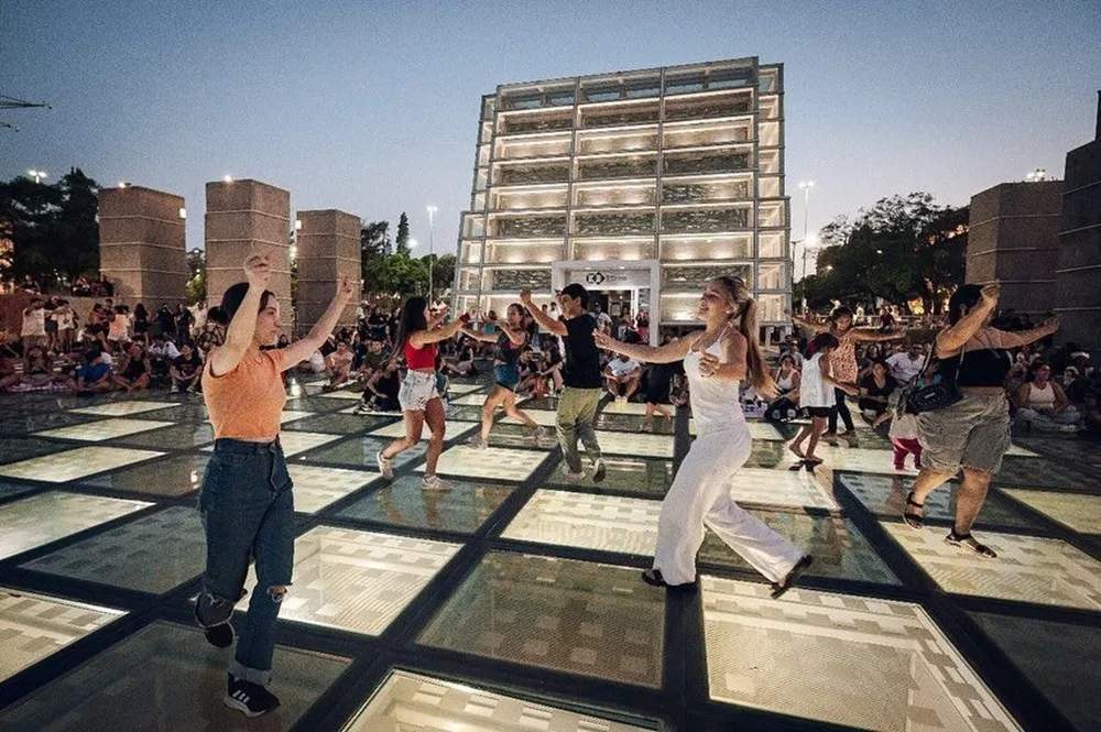 arte plaza españa mujer