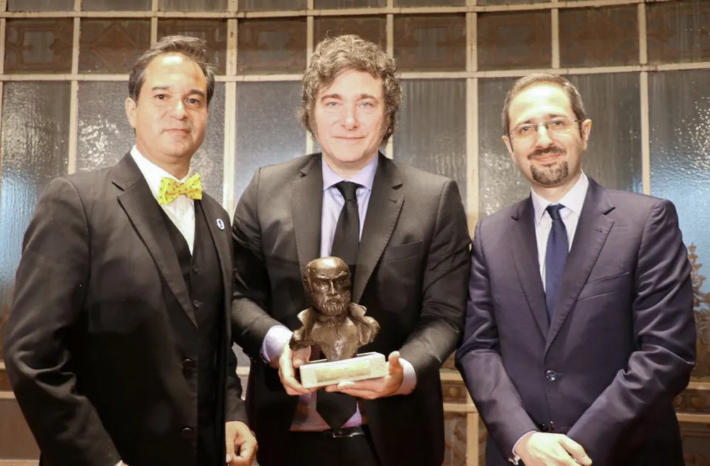 EL OBJETIVO FOTO MILEI PREMIO MARIANA MADRID