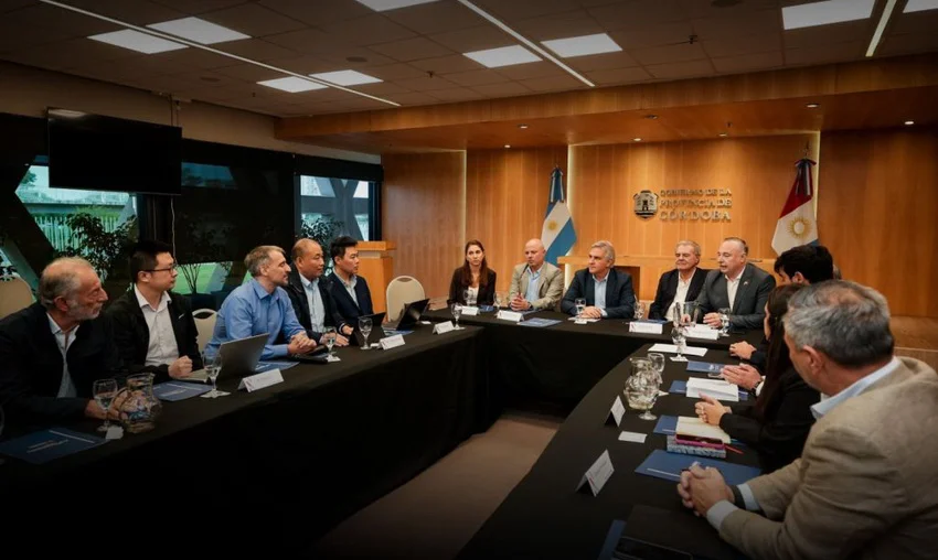 Llaryora-empresarios-chinos_ cba.gov.ar