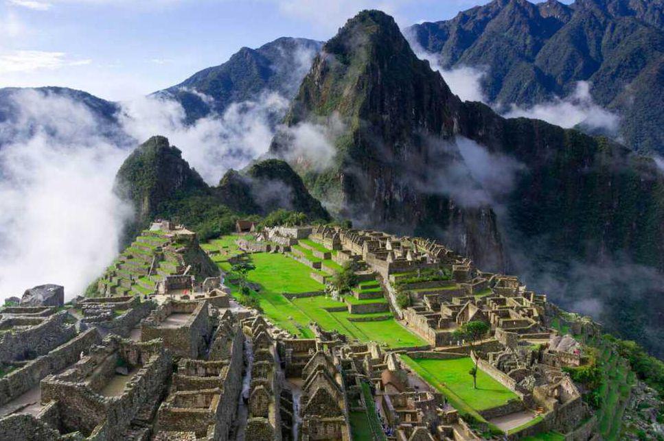 Machu_Picchu_01