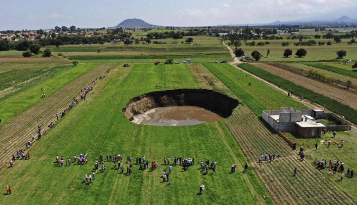 Gigantesco socavón Mexico