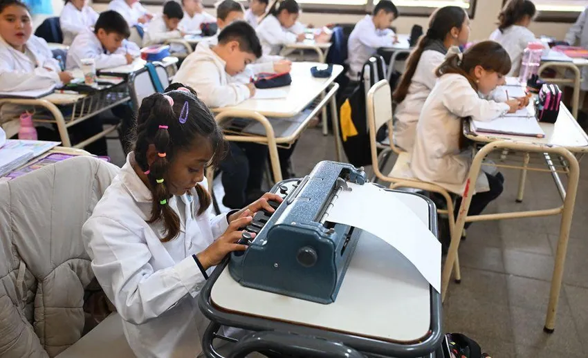 Nahiara-Albornoz-Rodriguez-libro-braille-_ cba.gov.ar