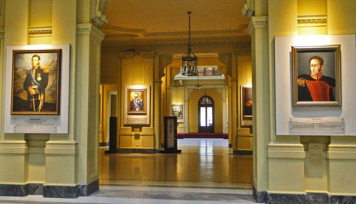 Galería_de_los_Patriotas_Latinoamericanos_del_Bicentenario_-_Palacio_de_Gobierno