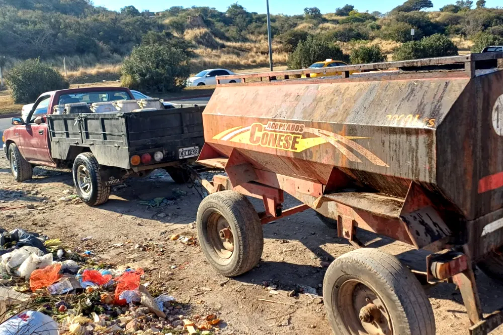 arrojaron residuos en la vía pública 2
