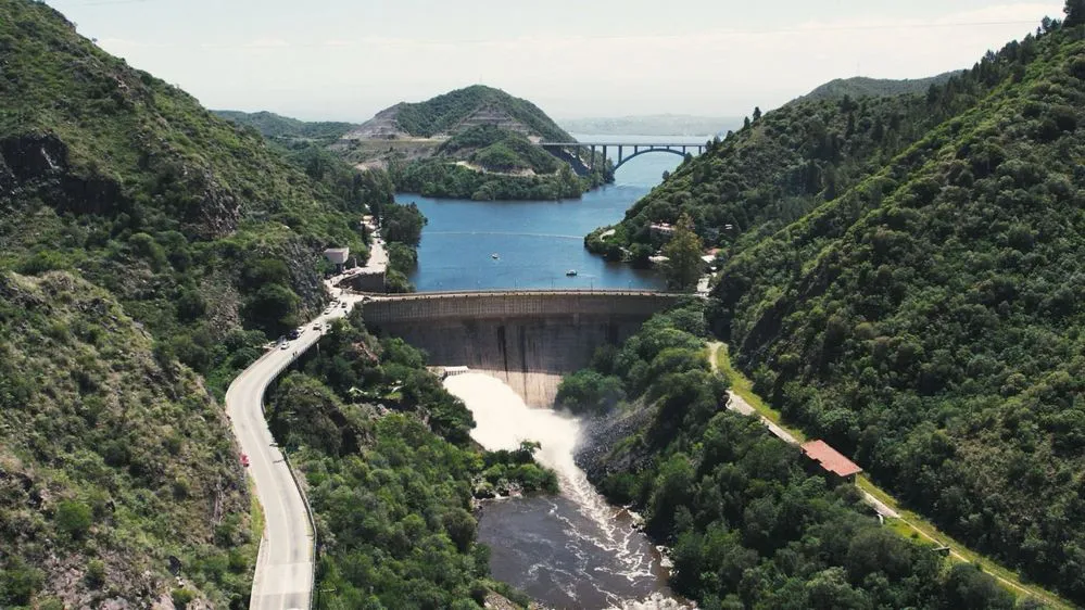 EL OBJETIVO FOTO EMBALSE SAN ROQUE APERTURA DE VALVULAS