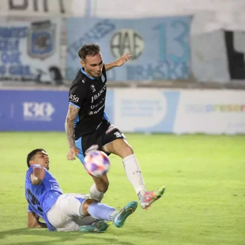 EL OBJETIVO FOTO RACING CBA TWITTER 110223 2