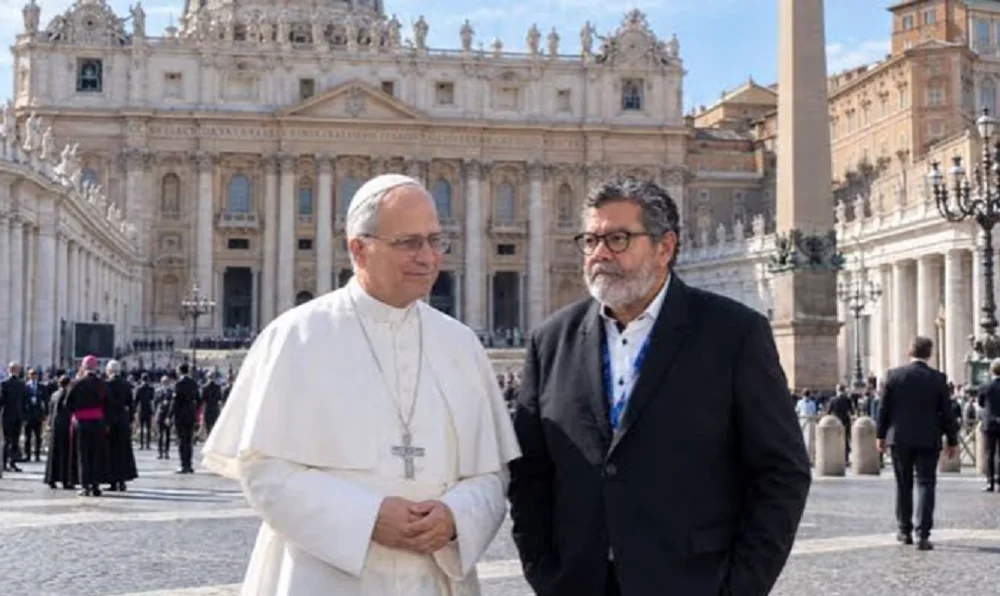Papa, junto a Gerardo Martínez