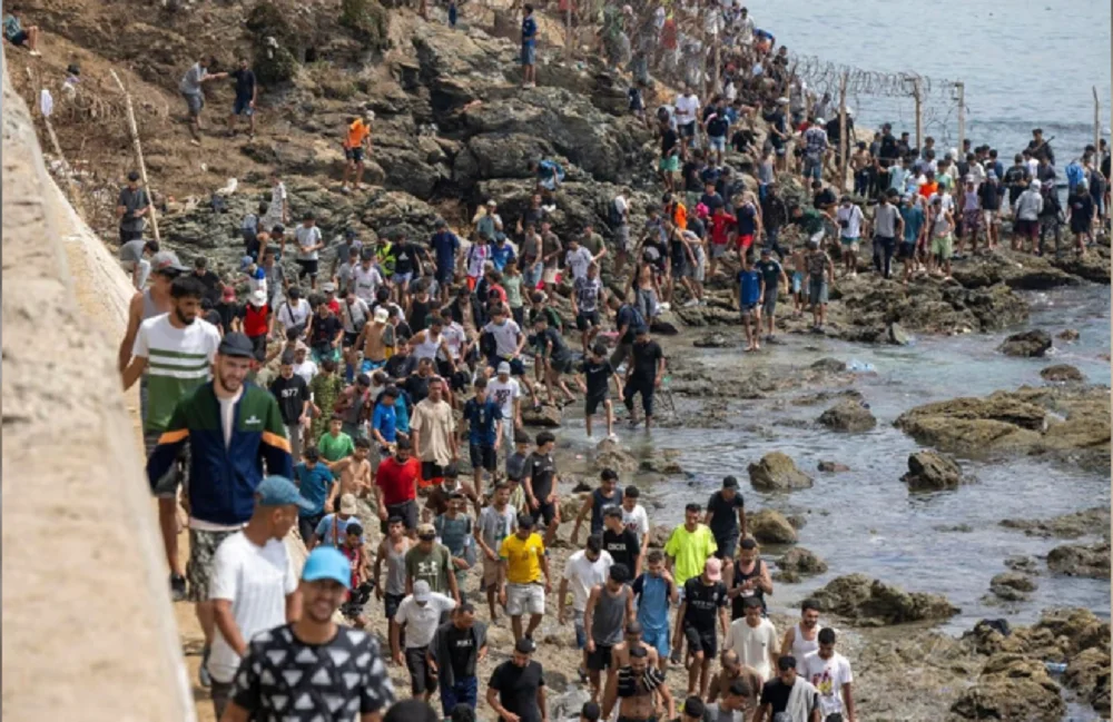 Oleada migratoria en la frontera entre Marruecos y Ceuta