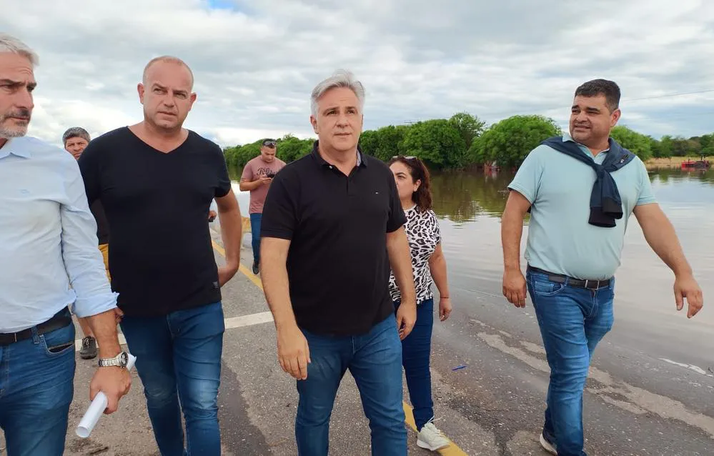 EL OBJETIVO FOTO LA PARA LLARYORA INUNDACION