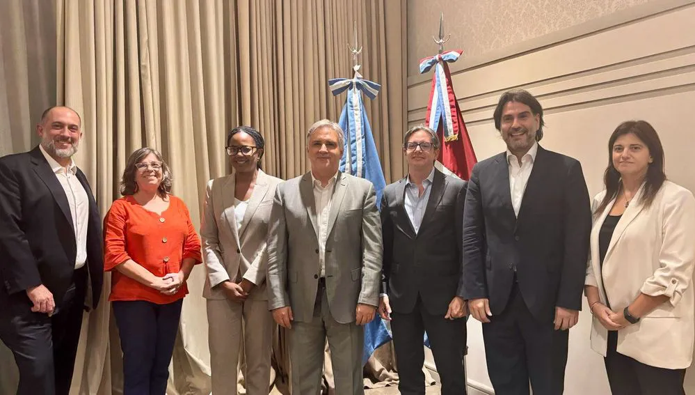 EL OBJETIVO FOTO LLARYORA REUNION CAF