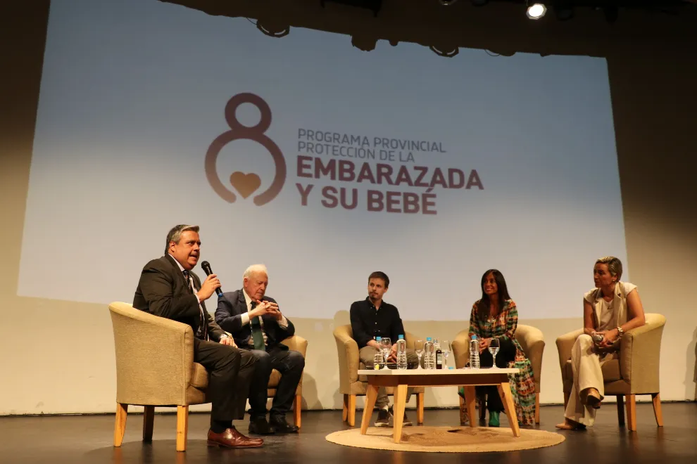 embarazada y su bebé