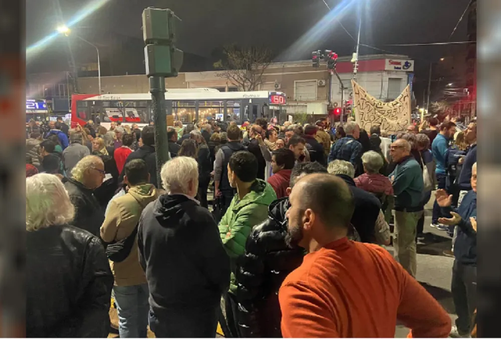 Jubilados manifiestan en Olivos