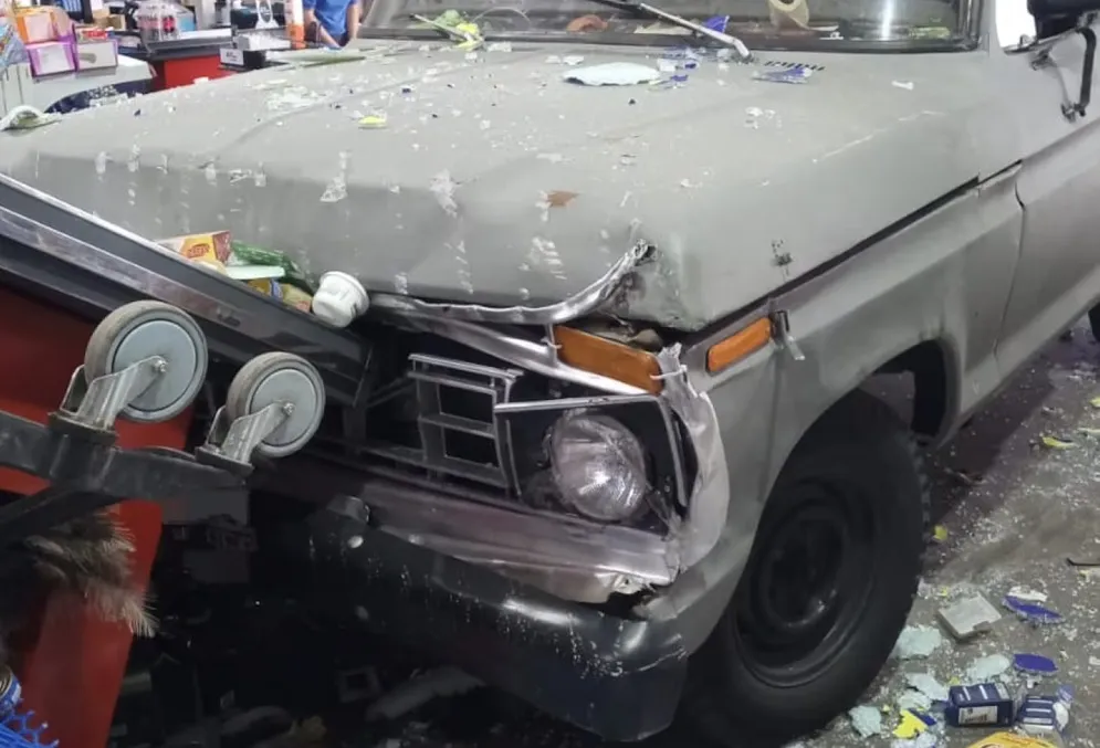 asi-quedo-la-camioneta-dentro-del-supermercado-mayorista-BYJQXCSFVREUZDX5UFZRF6X3LY