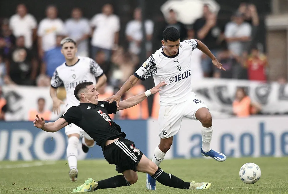 EL OBJETIVO FOTO COPA DE LA LIGA INDEPENDIENTE RIESTRA NA