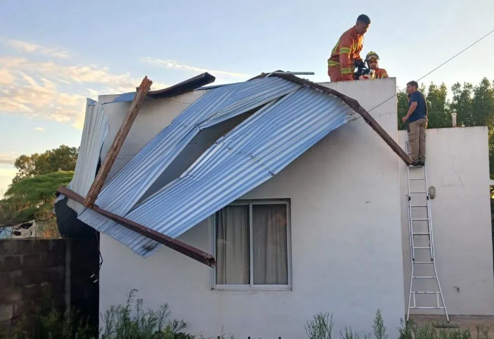 EL OBJETIVO FOTO SERRANO TEMPORAL LA RADIO DE TOTORAL.COM.AR