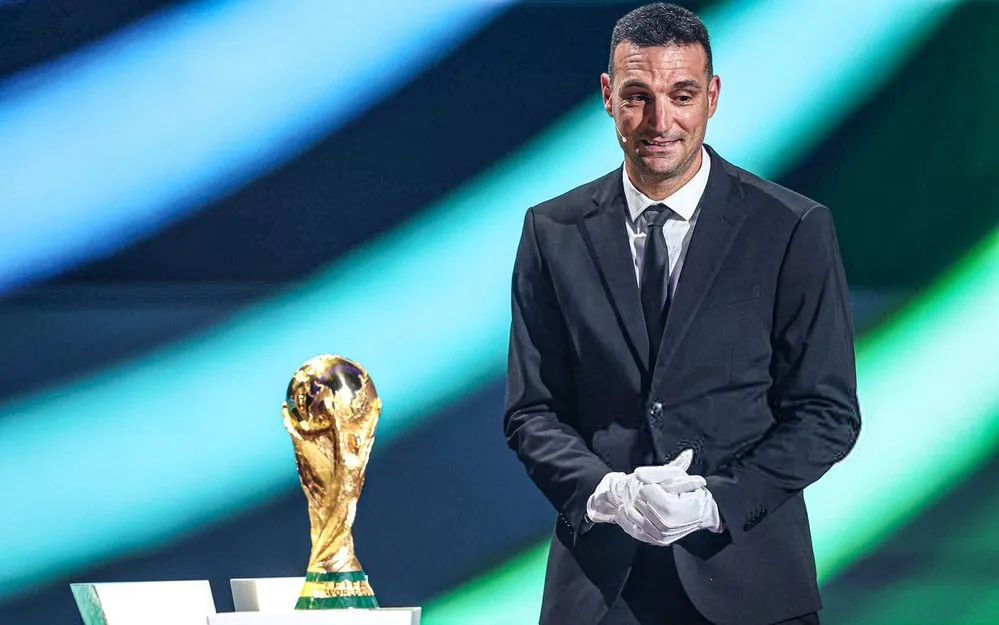 EL OBJETIVO FOTO SCALONI ENTREGA COPA DEL MUNDO X 2