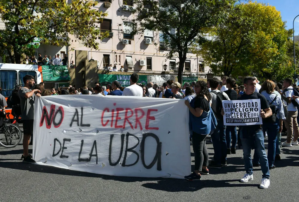 EL OBJETIVO FOTO UNIVERSIDAD PROTESTA AJUSTE 1 NA