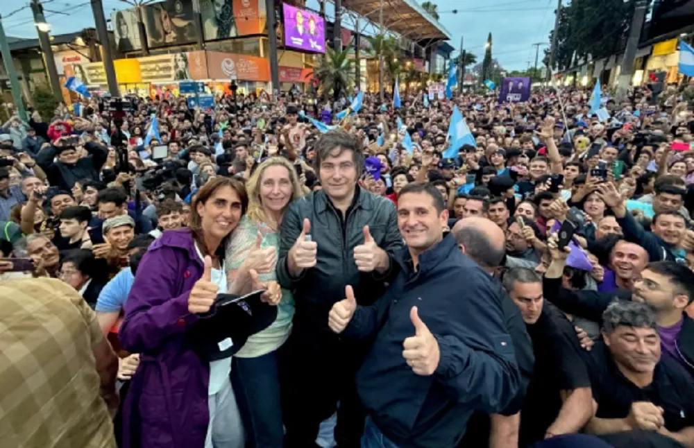 Milei lideró una caravana en Córdoba