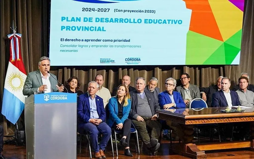 Llaryora-educación_ cba.gov.ar