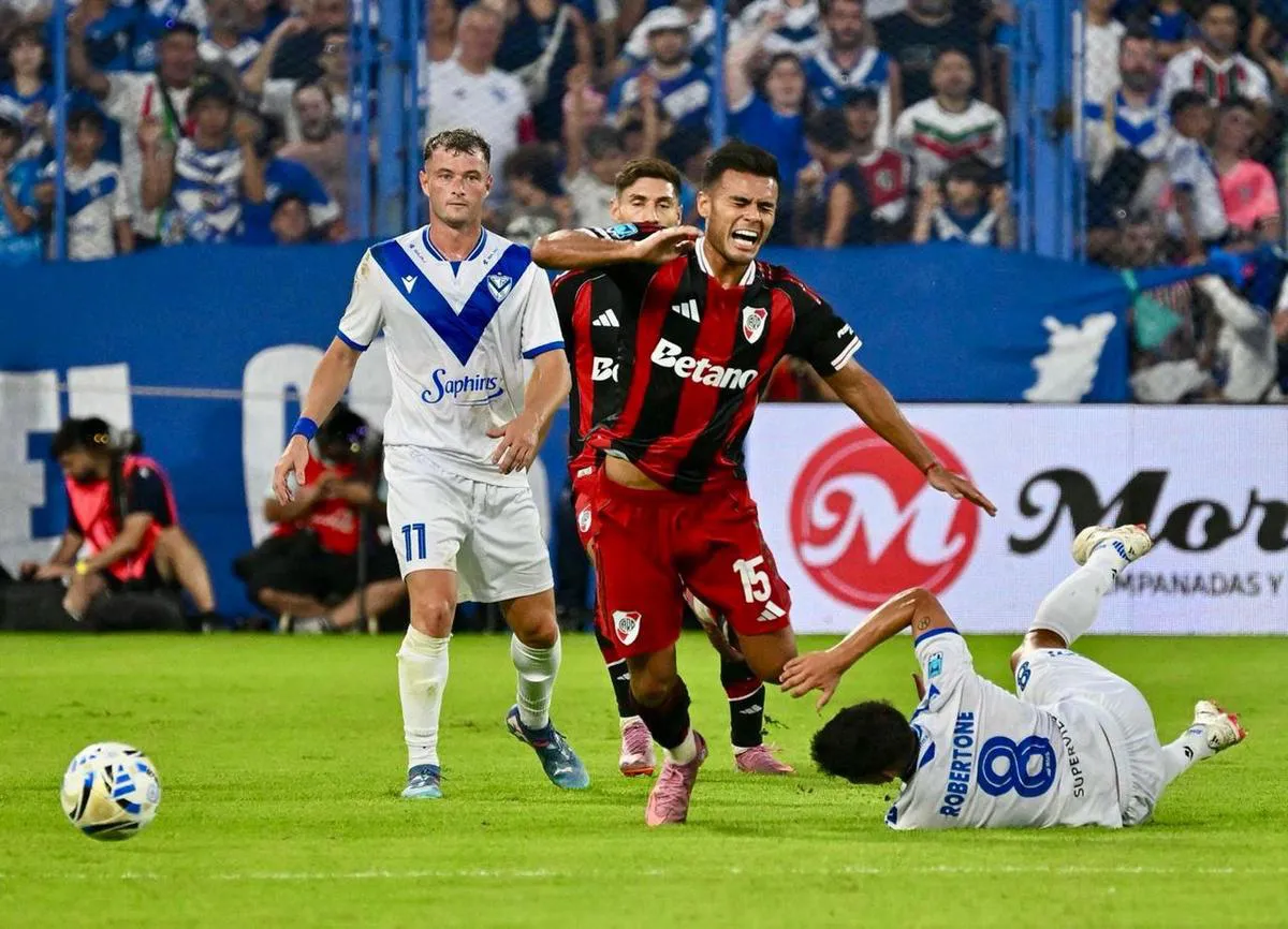 vélez le gano a river