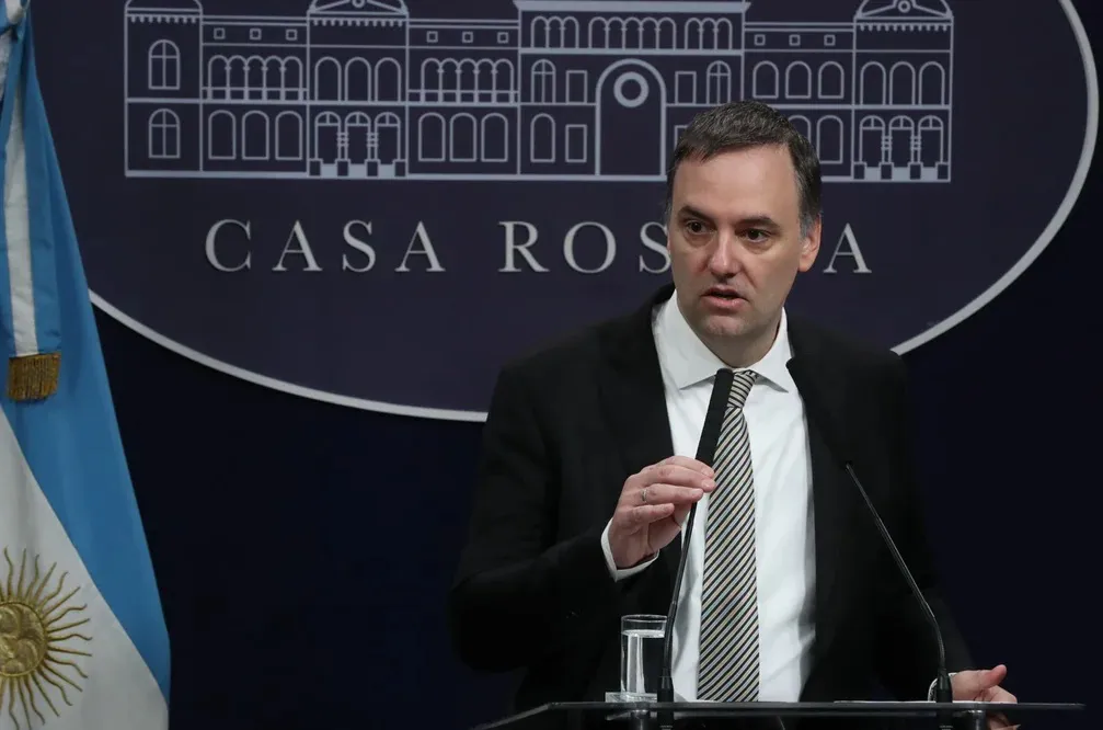 manuel adorni