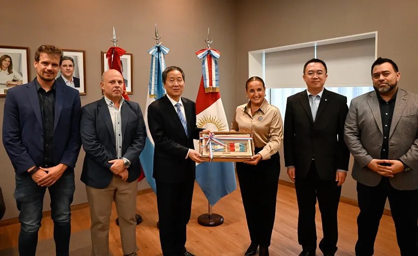 prunotto-con-delegación-china_ prensa Legislatura