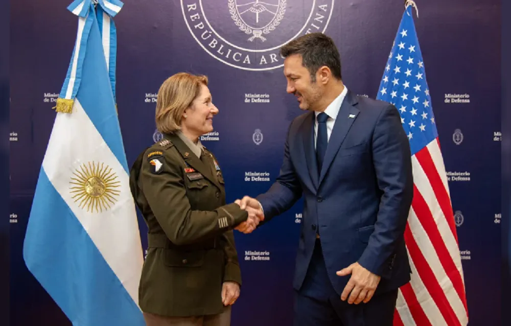 Richardson visitó a Petri