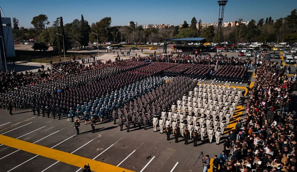 EL OBJETIVO FOTO JURA DE LA BANDERA CBA 1